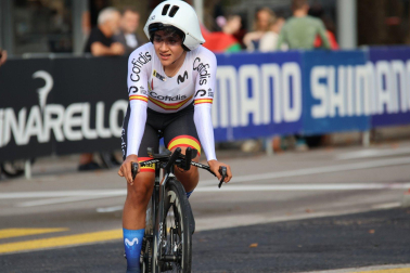 Paula Ostiz, justo después de terminar la crono.