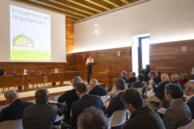 María Chivite en la inauguración de la jornada de la mañana en el Archivo Real y General de Navarra