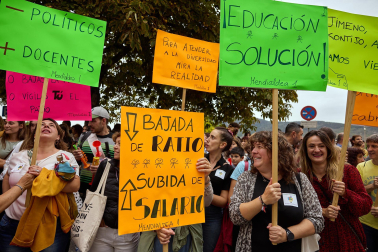Fotos de la marcha de la educación pública en Navarra