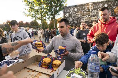 Continúa la gran afluencia de publico en The Champions Burger