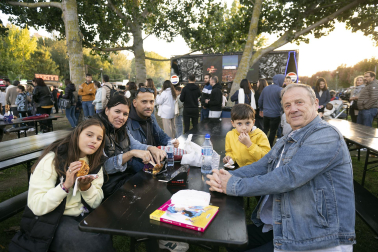 Continúa la gran afluencia de publico en The Champions Burger