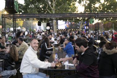 Continúa la gran afluencia de publico en The Champions Burger