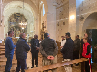 Visita del obispo auxiliar de Kerala, Justin Madathparambile, a Navaz.