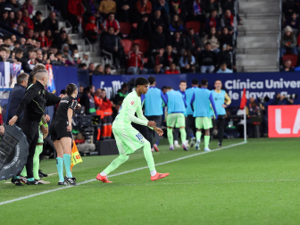 Fotos del Osasuna 4-2 Barcelona de la jornada 8./