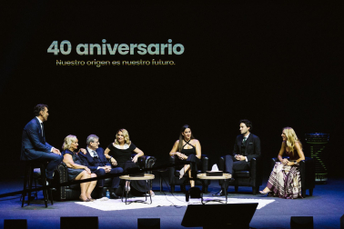 Foto de la fiesta de los 40 años de Virto con Jesús Vázquez y Bustamante./