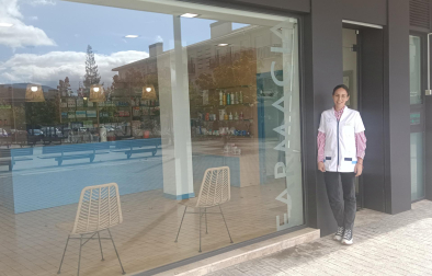 La farmacia que ha abierto Raquel Pérez González se encuentra en la plaza Baltxarran de Cizur Menor
