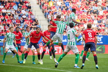 Fotos del Osasuna 1-2 Betis de la jornada 10./