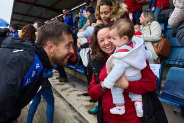 Fotos del encuentro de los niños del club Osasunbebé con los jugadores de la primera plantilla de Osasuna, en Tajonar.