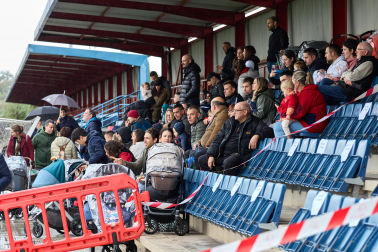 Fotos del encuentro de los niños del club Osasunbebé con los jugadores de la primera plantilla de Osasuna, en Tajonar.