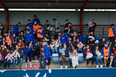 Fotos del encuentro de los niños del club Osasunbebé con los jugadores de la primera plantilla de Osasuna, en Tajonar.