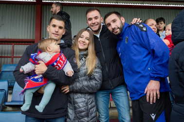 Fotos del encuentro de los niños del club Osasunbebé con los jugadores de la primera plantilla de Osasuna, en Tajonar.