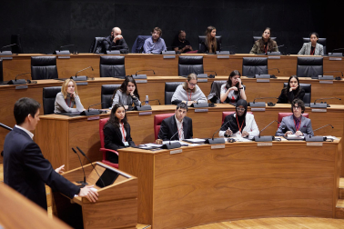 Fotos de la final del XV Torneo de Debate de Bachillerato celebrada en el Parlamento de Navarra.