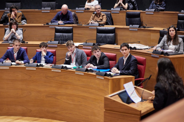 Fotos de la final del XV Torneo de Debate de Bachillerato celebrada en el Parlamento de Navarra.