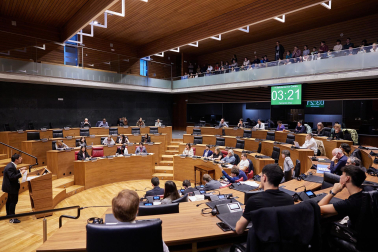 Fotos de la final del XV Torneo de Debate de Bachillerato celebrada en el Parlamento de Navarra.