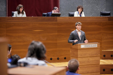 Fotos de la final del XV Torneo de Debate de Bachillerato celebrada en el Parlamento de Navarra.