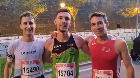 Asier Gutiérrez (Beste Iruña), ganador de la carrera sobre 15 kilómetros