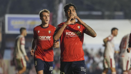 Iker Benito celebra el segundo gol del partido