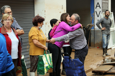 Voluntarios navarros colaboran el las localidades de Massanassa, Seraví y Catarroja /