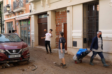 Voluntarios navarros colaboran el las localidades de Massanassa, Seraví y Catarroja /