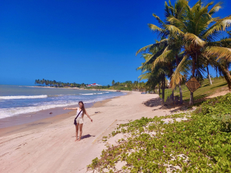 Laura Urrutia, disfrutando de la playa de Macarajaú, en el Caribe brasileño