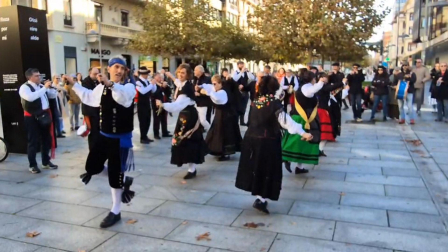 Han realizado sus bailes este sábado por la mañana en la avenida de Carlos III