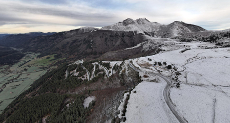 Fotos de la primera nevada en el Pirineo navarro./