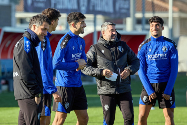 Fotos del entrenamiento de Osasuna este jueves, 14 de noviembre, en Tajonar.