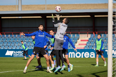 Fotos del entrenamiento de Osasuna este jueves, 14 de noviembre, en Tajonar.
