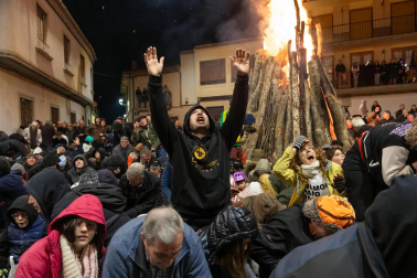 Fustiñana acogió este sábado, 16 de noviembre, el tradicional lanzamiento de nueces /