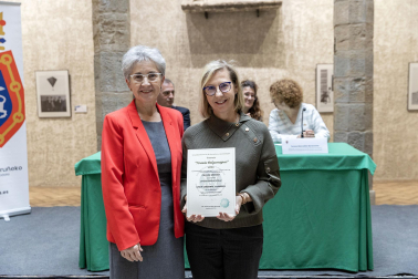 Fotos del acto de entrega de los premios Tomás Belzunegui. /