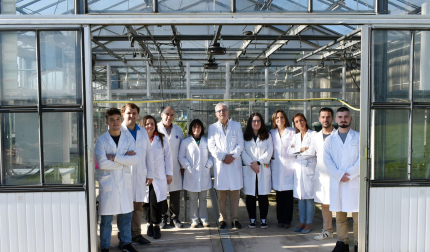 José María García-Mina Freire posa junto a su equipo de la Cátedra TIMAC AGRO - Universidad de Navarra