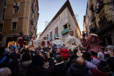 Salida de la Comparsa de Gigantes en San Saturnino.