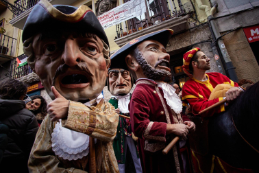Salida de la Comparsa de Gigantes en San Saturnino.