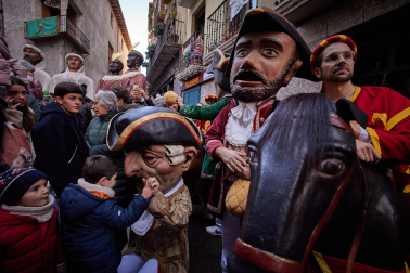 Salida de la Comparsa de Gigantes en San Saturnino.
