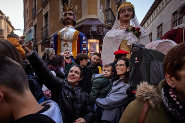 Salida de la Comparsa de Gigantes en San Saturnino.