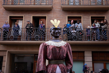 Salida de la Comparsa de Gigantes en San Saturnino.