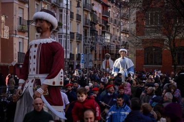 Salida de la Comparsa de Gigantes en San Saturnino.