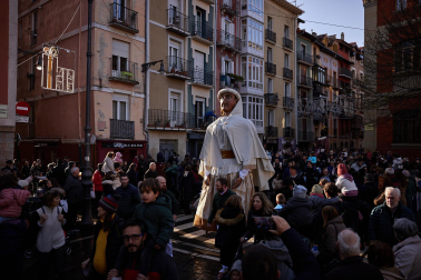 Salida de la Comparsa de Gigantes en San Saturnino.