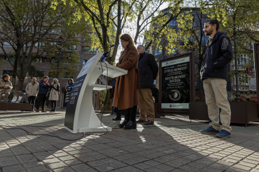 Fotos de la exposición al aire libre ‘Otros mundos’, en el Paseo de Sarasate de Pamplona.