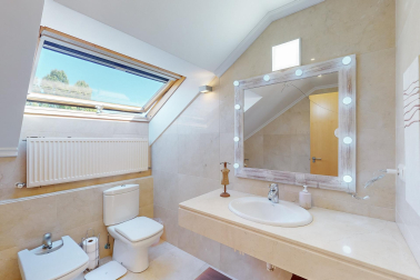 Casa en Alzuza en urbanización con piscina