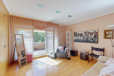 Casa en Alzuza en urbanización con piscina