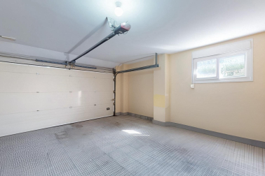 Casa en Alzuza en urbanización con piscina