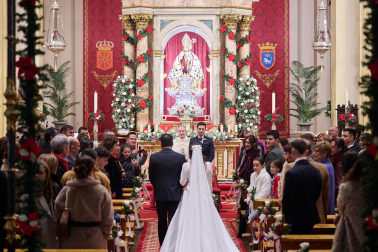 Fotos de la última boda del año en la Capilla de San Fermín.