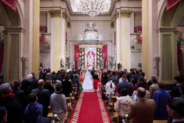 Fotos de la última boda del año en la Capilla de San Fermín.