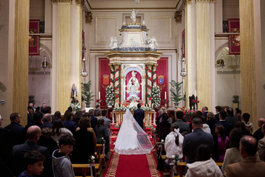 Fotos de la última boda del año en la Capilla de San Fermín.