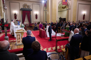 Fotos de la última boda del año en la Capilla de San Fermín.