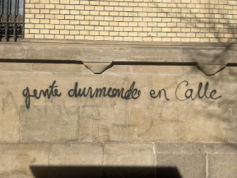 Pintada en la fachada de la iglesia de San Nicolás