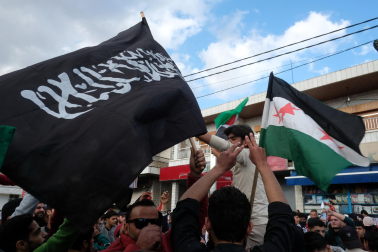 Celebraciones en la Bekaa (Líbano) el domingo 8 de diciembre tras la caída de Al-Asad.
