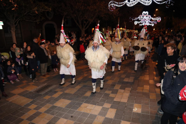 Olentzero y Mari Domingi volvieron a llenar de magia las calles de Tudela antes de la cena de Nochebuena