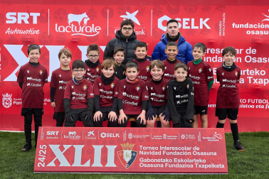 SANTA MARÍA LA REAL MARISTAS. Juegan Aimar Martínez, Jon Lasarte, Mateo Villava, Aitor Martínez, Iker Sesma, Imanol Juanenea, Alejandro Santamaría, Álvaro Bona, Adrián Maquirriáin, Jesús David Martínez, Asier Aguado, Matías Martínez, Neizan Cobos, Luis Azpilicueta.